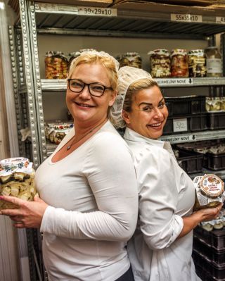 Přejeme vám krásný advent! ✨ Máte už k vánočním pohádkám objednané naše Dobroty s příběhem? 👀 Protože bez nich to prostě...